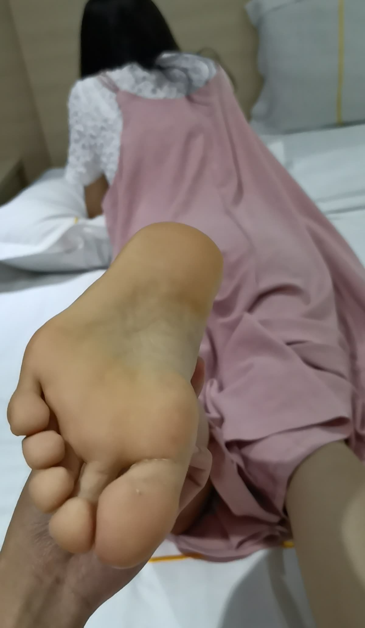 鱼鱼足影 – 全套足袜写真&视频[91期-2024.8]