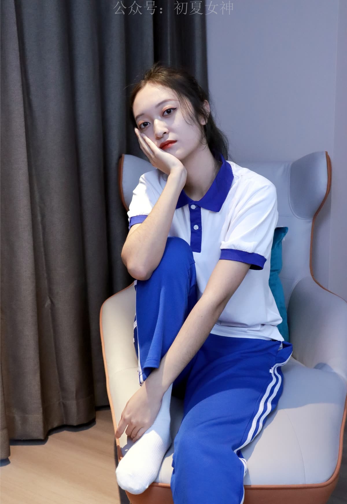 初夏女神_依依~校服搭配37码运动鞋拍摄_0109