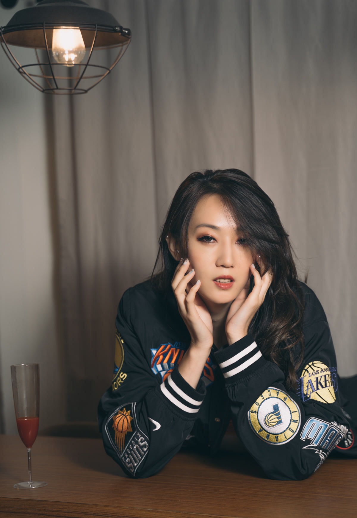 Limerence_性感妹子近距离撕扯黑丝袜!_157