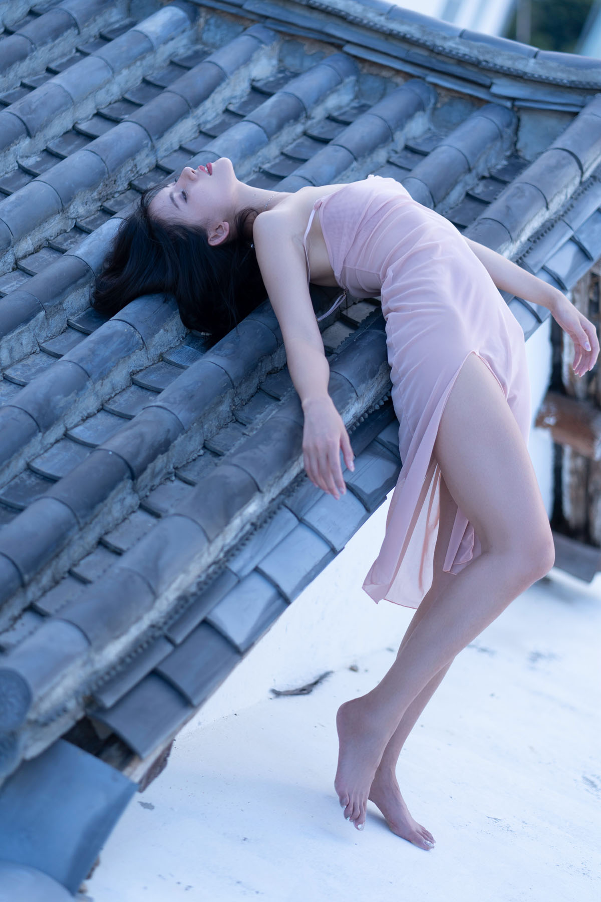 最新超人气嫩模阿朱(就是阿朱啊)天台屋顶露出摄影 性感酥乳窈窕身材 4K原版视频超细腻[105P+1V/4K 2.75G]