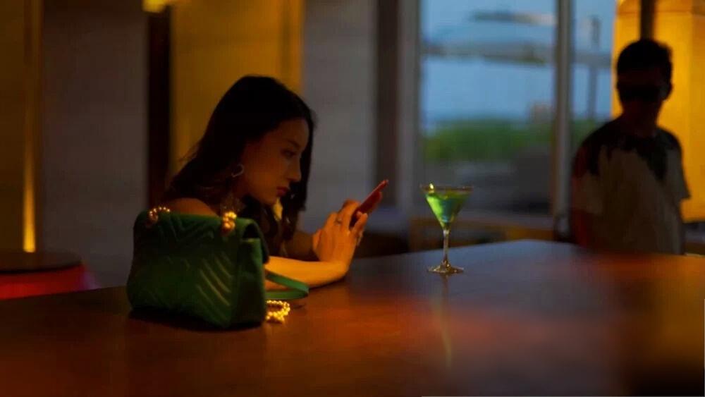 果哥作品-筱慧：酒吧捡尸筱慧酒吧喝大了白金版[1v-1.12G-19min]