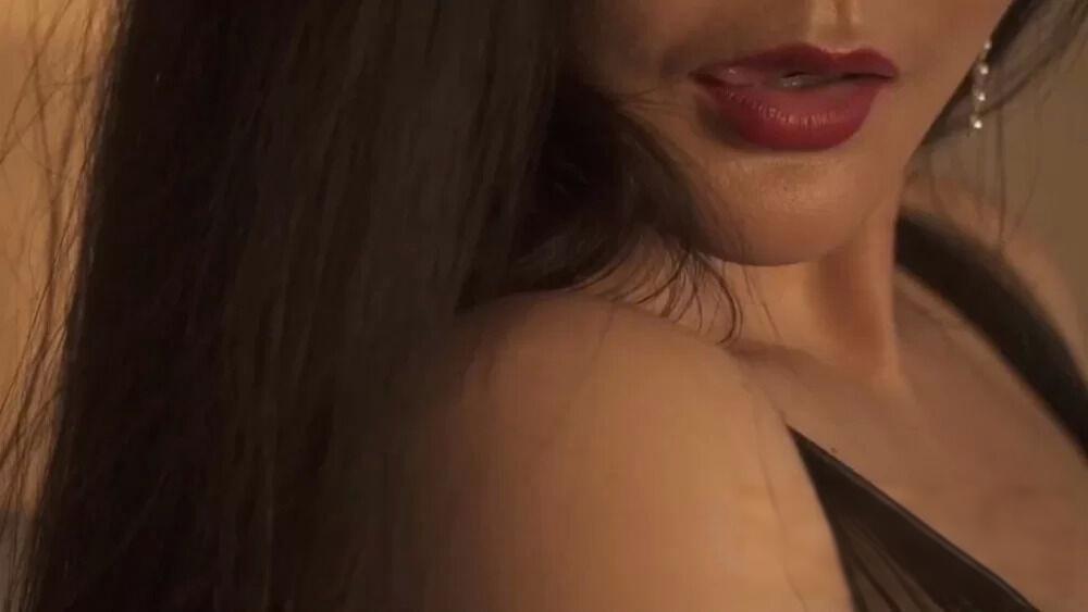 心妍小公主李妍曦喷血情趣内衣半脱近距离诱惑高清视频1080P[1v-189M-2min]