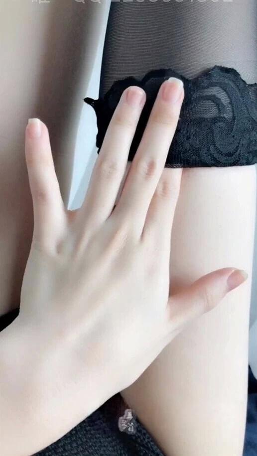 极品网红少女隔壁小姐姐之高领露背毛衣欧尼酱杀